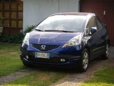 Usata Honda Jazz Executive 99 CV (72 kW) 2009 Blu/azzurro Utilitaria