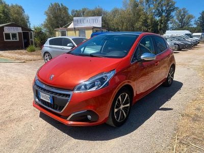 Arancione Usata 2017 Peugeot 208 Allure Utilitaria | 7500 € (Buon prezzo)