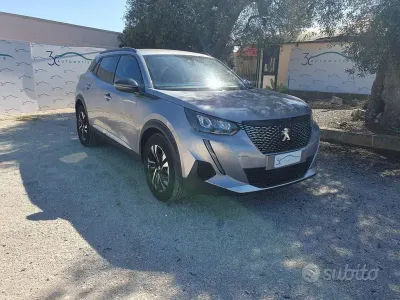 Usata Peugeot 2008 Allure 101 CV (74 kW) 2023 Grigio SUV