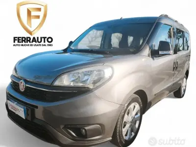 Usata Fiat Doblò Lounge 105 CV (77 kW) 2015 Grigio Monovolume