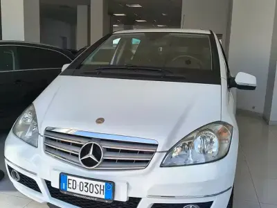 Usata Mercedes A180 109 CV (80 kW) 2011 Bianco Utilitaria