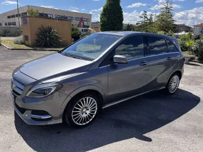 Gebraucht Mercedes B200 156 PS (114 kW) 2015 Grau Van / Kleinbus