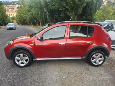 Usata Dacia Sandero Stepway 84 CV (61 kW) 2011 Rosso Berlina