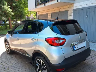 Usata Renault Captur Intens 90 CV (66 kW) 2015 Grigio SUV