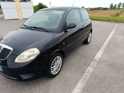 Usata Lancia Ypsilon 60 CV (44 kW) 2008 Nero Utilitaria