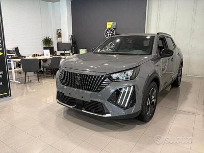 Usata Peugeot 2008 Allure 101 CV (74 kW) 2024 Grigio selenium SUV