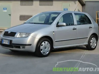 Usata Skoda Fabia Comfort 75 CV (55 kW) 2000 Argento Berlina
