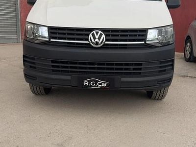 Bianco Usata 2018 VW Caravelle Trendline Monovolume | 18.900 € (Molto cara)