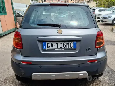 Begagnad Fiat Sedici Dynamic 120 HK (88 kW) 2007 Grå SUV
