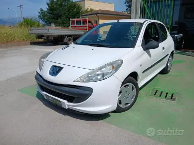Usata Peugeot 206+ 68 CV (50 kW) 2011 Bianco Utilitaria