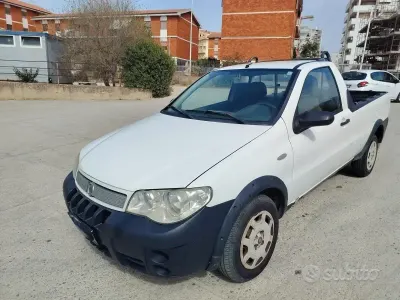 Usata Fiat Strada 84 CV (61 kW) 2009 Bianco Pick-up