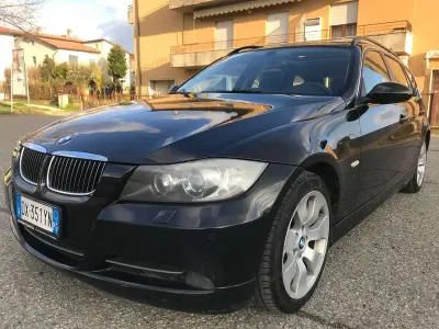 Begagnad BMW 330 231 HK (169 kW) 2006 Svart Kombi