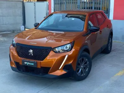 Usata Peugeot 2008 Active 110 CV (80 kW) 2022 Arancione SUV