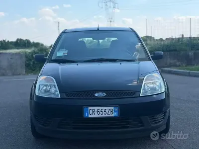 Usata Ford Fiesta 75 CV (55 kW) 2004 Blu Utilitaria