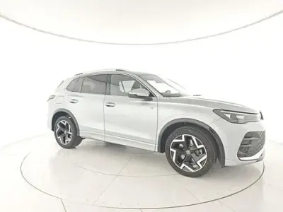 Usata VW Tiguan R-line 150 CV (110 kW) 2024 Argento SUV