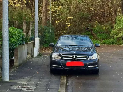 Usata Mercedes C220 Avantgarde 170 CV (125 kW) 2011 Blu/azzurro Coupé