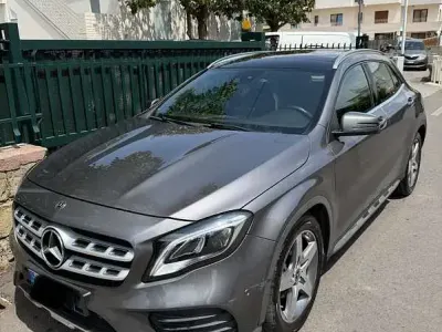 Usata Mercedes GLA200 136 CV (100 kW) 2019 Grigio SUV