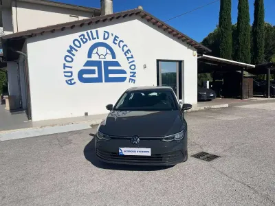 Gebraucht VW Golf VIII Life 110 PS (80 kW) 2023 Grau Limousine