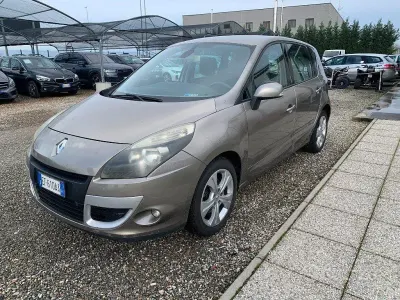 Usata Renault Scénic Dynamique 131 CV (96 kW) 2010 Grigio Monovolume