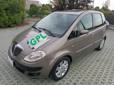 Usata Lancia Musa 95 CV (69 kW) 2006 Oro Monovolume