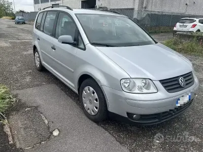 Begagnad VW Touran 101 HK (74 kW) 2006 Minibuss
