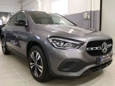 Käytetty Mercedes GLA200 163 HP (119 kW) 2023 Harmaa Katumaasturi