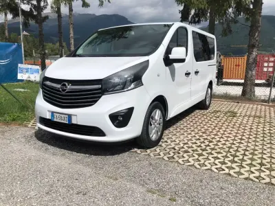 Usata Opel Vivaro 140 CV (102 kW) 2015 Bianco Monovolume