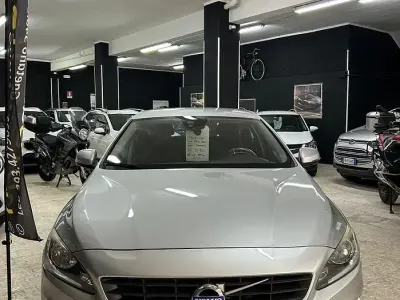Usata Volvo V60 Business Edition 120 CV (88 kW) 2016 Grigio Station wagon