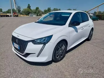 Usata Peugeot 208 Allure 101 CV (74 kW) 2023 Bianco Utilitaria