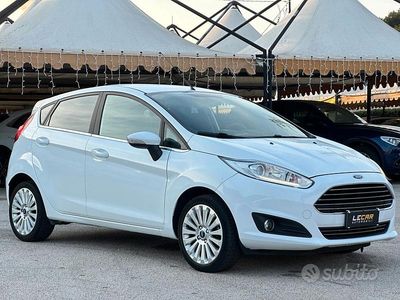 Usata Ford Fiesta Titanium 95 CV (69 kW) 2015 Bianco Berlina