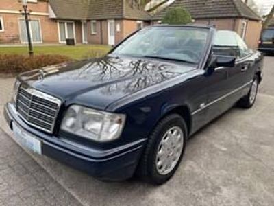 Usata Mercedes E200 136 CV (100 kW) 1996 Blu Cabrio
