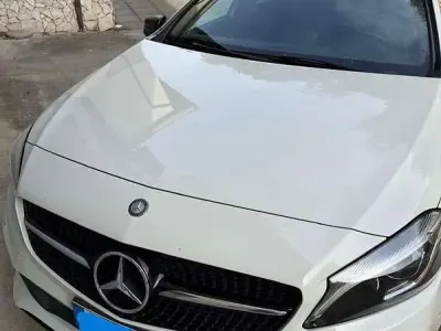 Usata Mercedes A180 109 CV (80 kW) 2017 Bianco Utilitaria