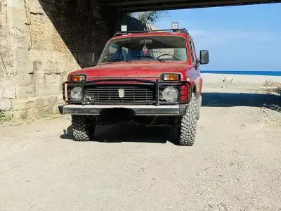 Usata Lada niva 75 CV (55 kW) 1992 Rosso SUV