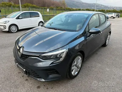 Usata Renault Clio V Business 66 CV (48 kW) 2022 Grigio Berlina