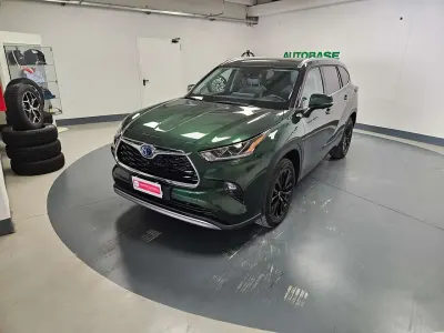 Usata Toyota Highlander Executive 190 CV (139 kW) 2023 Verde SUV