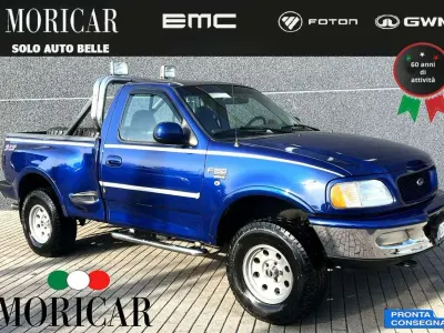 Usata Ford V8 238 CV (175 kW) 1997 Blu SUV