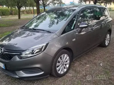 Usata Opel Zafira 2018 Grigio Monovolume