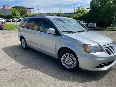 Usata Lancia Voyager Gold 163 CV (119 kW) 2012 Grigio Monovolume