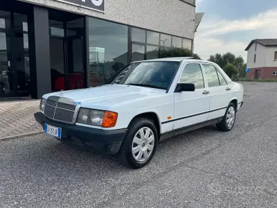 Usata Mercedes 190 90 CV (66 kW) 1988 Bianco Berlina