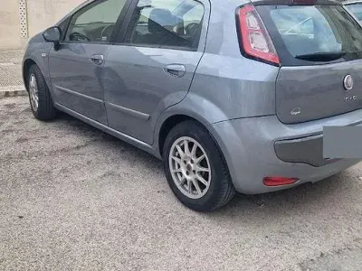 Usata Fiat Grande Punto 75 CV (55 kW) 2009 Grigio Utilitaria