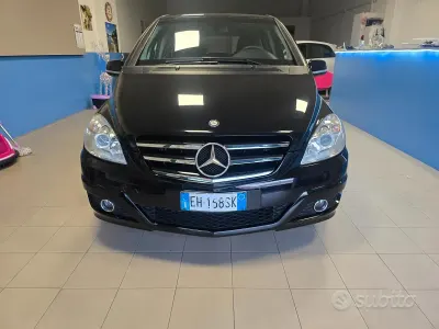 Usata Mercedes B180 Premium 109 CV (80 kW) 2011 Nero Utilitaria