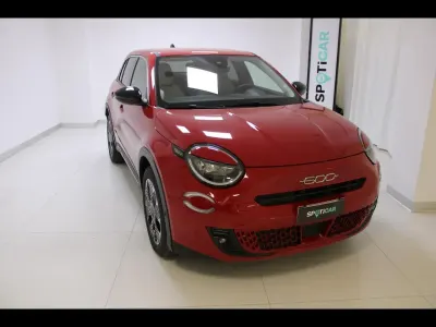 Nuova Fiat 600 114 kW (156 CV) 2025 Rosso SUV