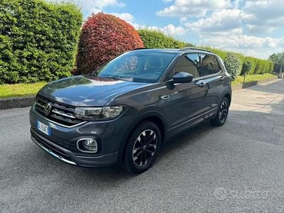 Usado VW T-Cross R-line 110 CV (80 kW) 2022 Gris SUV
