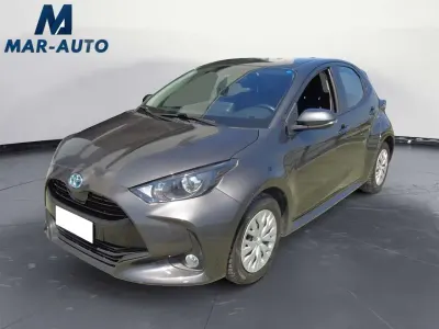 Usata Toyota Yaris Hybrid Business Edition 116 CV (85 kW) 2022 Grigio Berlina