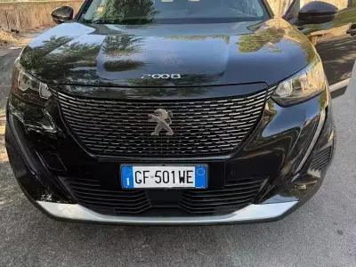 Usata Peugeot 2008 82 CV (60 kW) 2022 Nero SUV