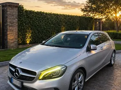 Usata Mercedes A180 109 CV (80 kW) 2017 Grigio Berlina