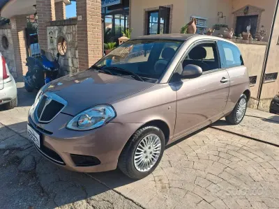 Usata Lancia Ypsilon 60 CV (44 kW) 2010 Grigio Utilitaria
