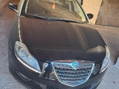 Usado Lancia Delta 120 CV (88 kW) 2008 Negro Utilitario