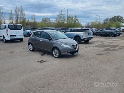 Usata Lancia Ypsilon 69 CV (50 kW) 2015 Grigio Utilitaria