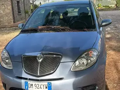 Usata Lancia Ypsilon 75 CV (55 kW) 2007 Bluazzurro Utilitaria